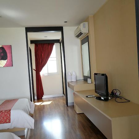 Panatara Hotel Chumphon Buitenkant foto