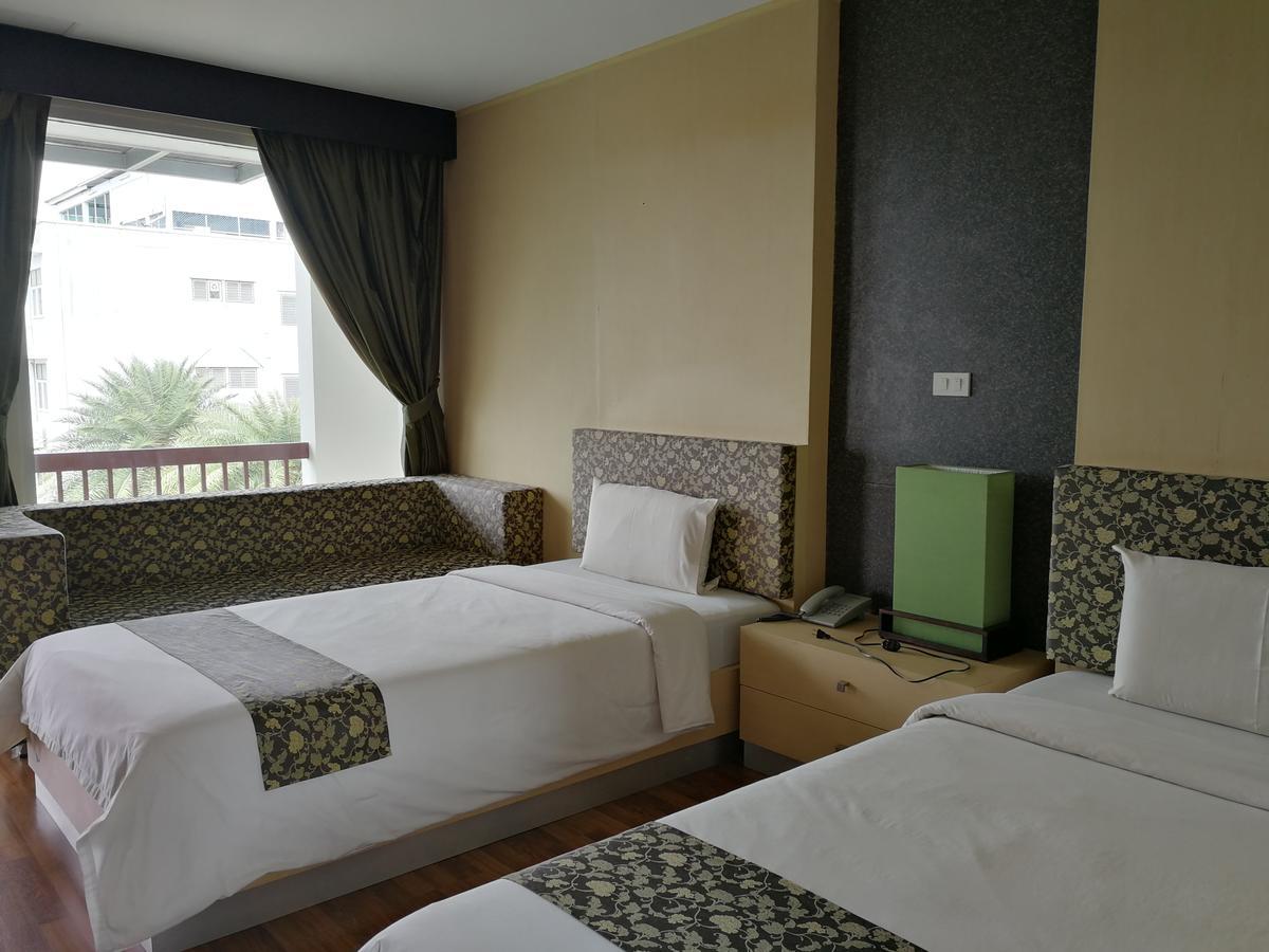 Panatara Hotel Chumphon Buitenkant foto