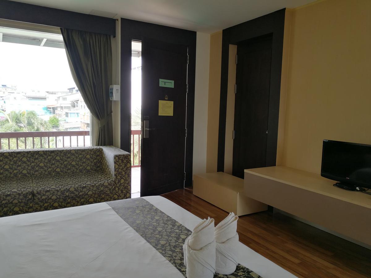 Panatara Hotel Chumphon Buitenkant foto